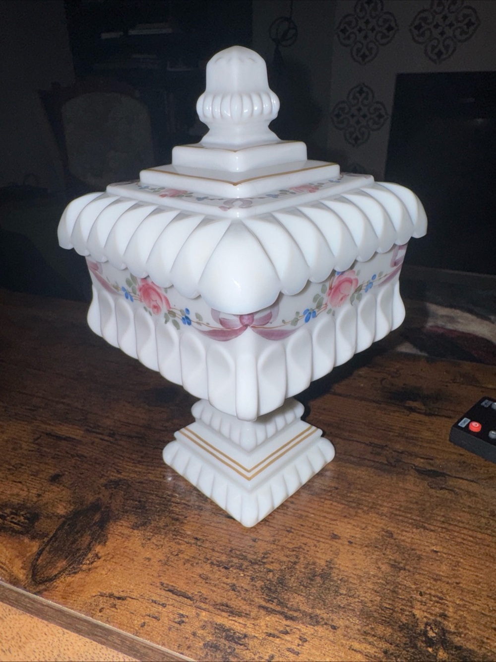 Vintage Westmoreland Milk Glass Roses & Bows Wedding Box - Picture 6 of 9